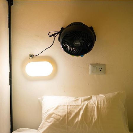 Baku Laureles Hostel Μεντεγίν Εξωτερικό φωτογραφία