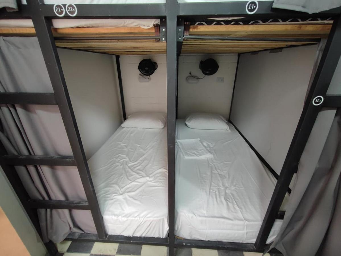 Baku Laureles Hostel Μεντεγίν Εξωτερικό φωτογραφία