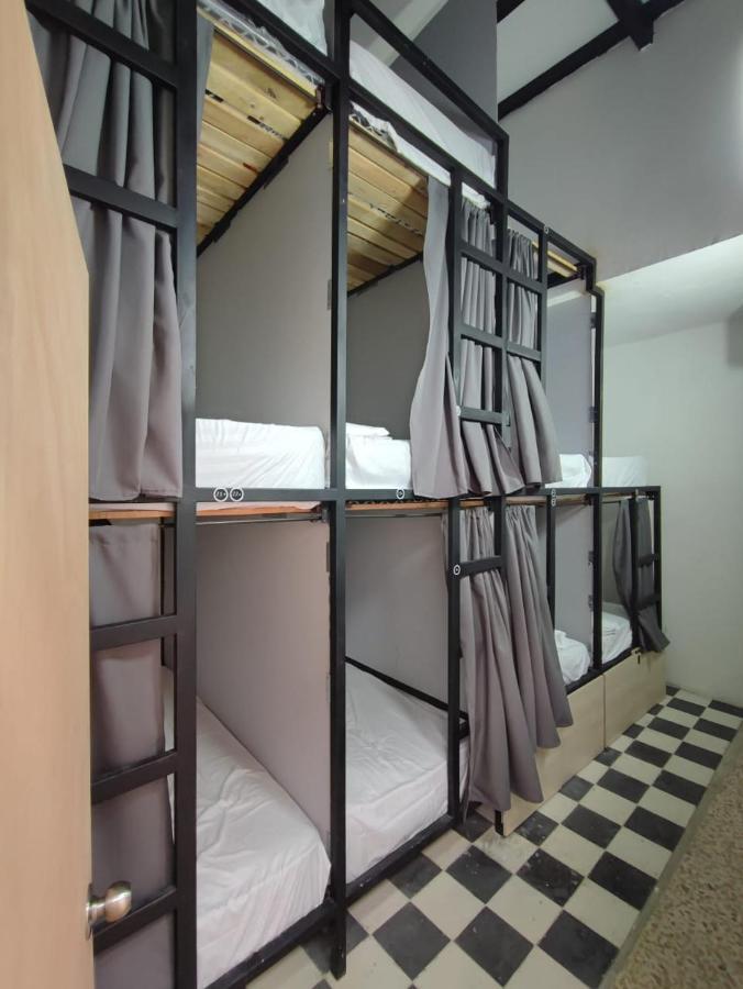 Baku Laureles Hostel Μεντεγίν Εξωτερικό φωτογραφία