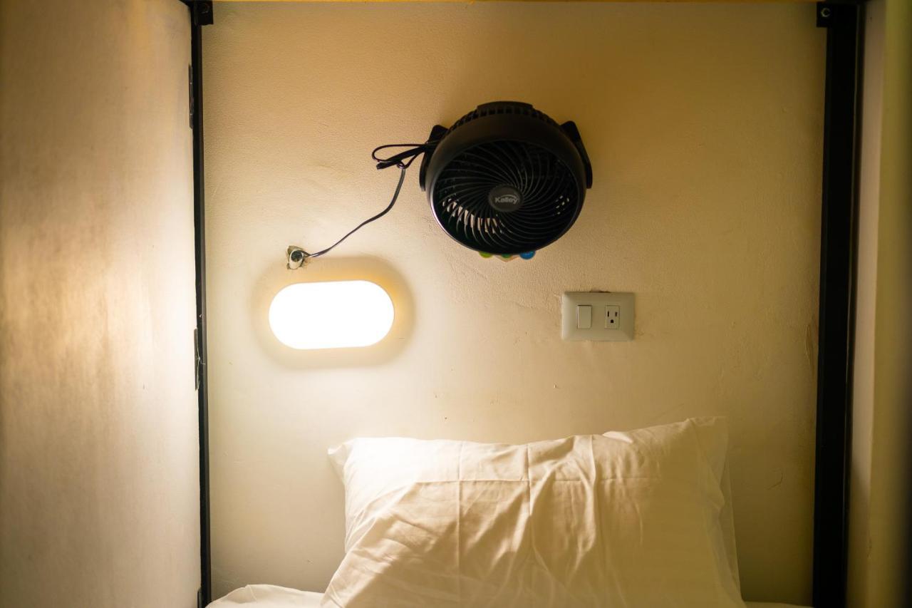Baku Laureles Hostel Μεντεγίν Εξωτερικό φωτογραφία