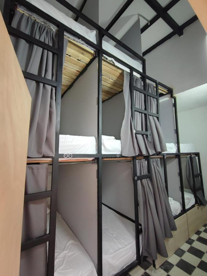 Baku Laureles Hostel Μεντεγίν Εξωτερικό φωτογραφία