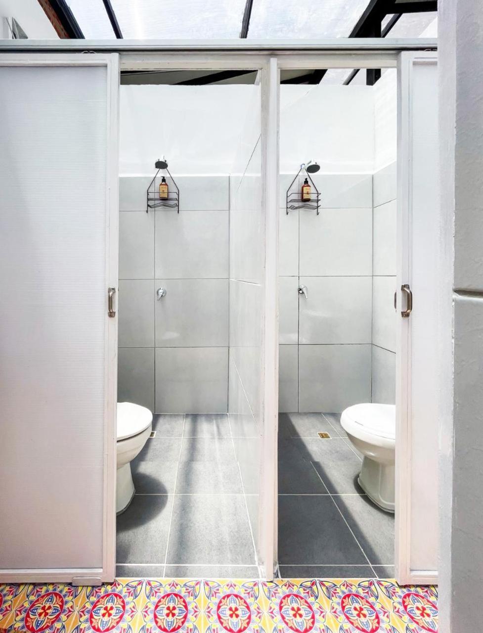 Baku Laureles Hostel Μεντεγίν Εξωτερικό φωτογραφία